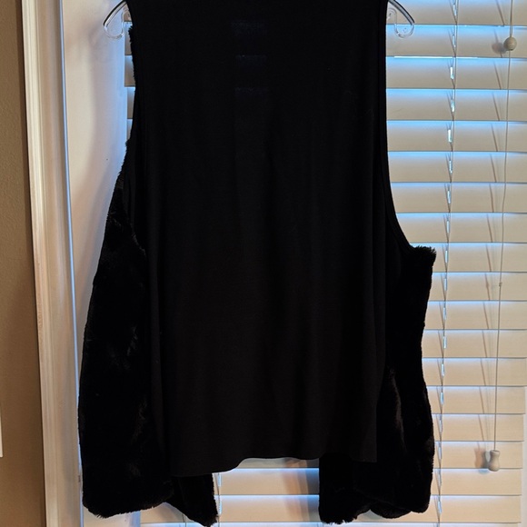 Karen Kane Elegant Black Faux Fur Vest w/cotton back - Picture 7 of 7